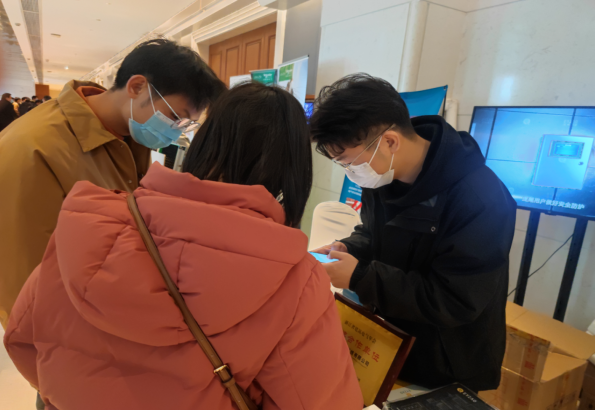 易造科技參加2022浙江省建筑電氣年現(xiàn)場客戶溝通